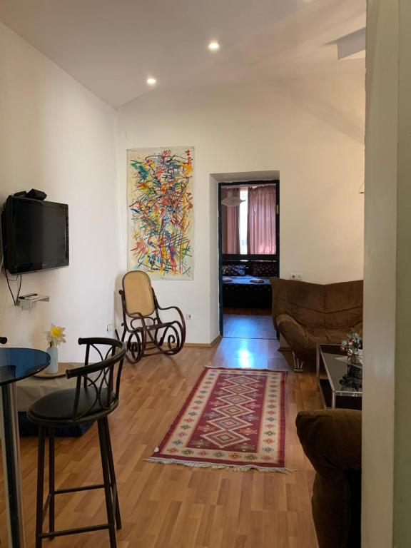 Old Tbilisi Art home room 4